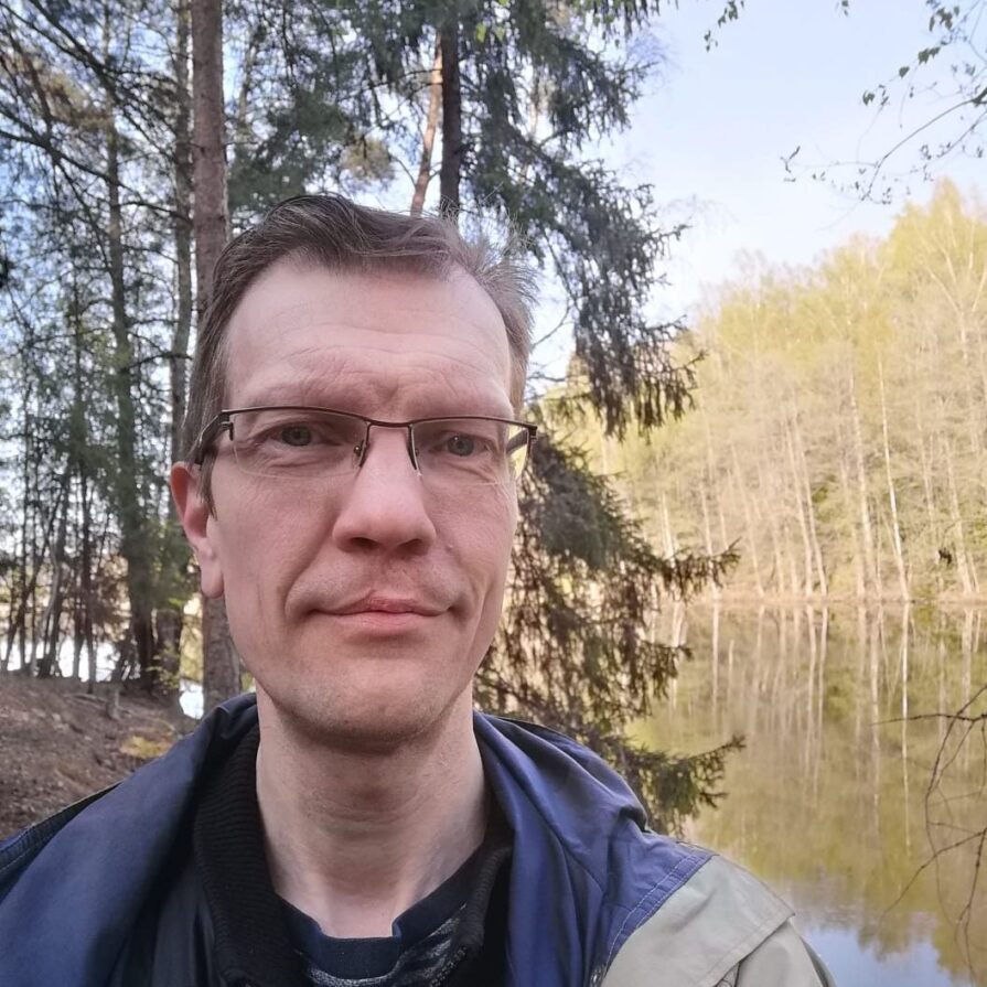 Johnny Kronqvist on ympäristökasvatustyötä tekevä Vihreä lippu -opettaja Källhagens skolanilla ja Virkby gymnasiumilla Lohjalla.