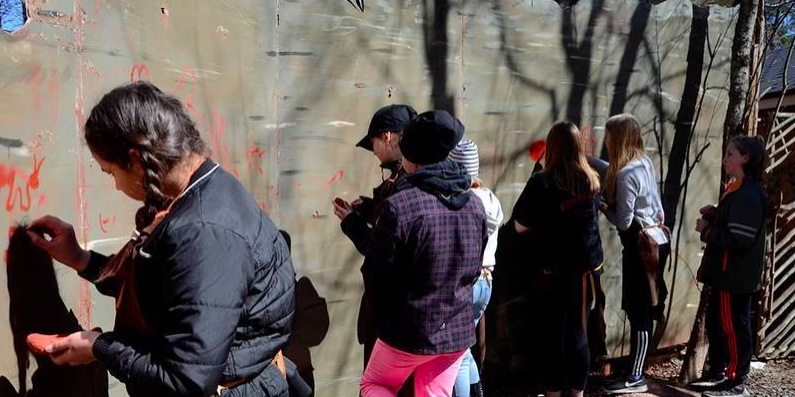 Kivikauden-kylän.kalliomaalauksia Kivikauden-kylän.kalliomaalauksia