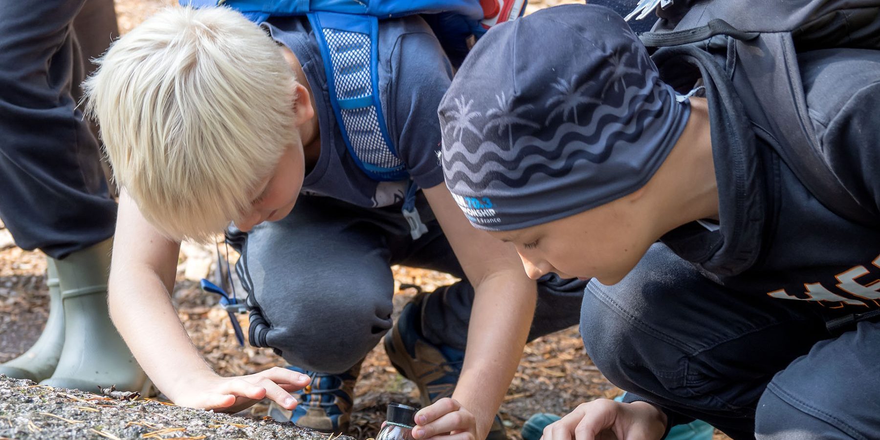 Kirkkojärven yhtenäiskoulun oppilaat Haltian luontokoulussa Espoon Nuuksiossa 10.9.2019.
Kuva: Jari Kostet / Metsähallitus.